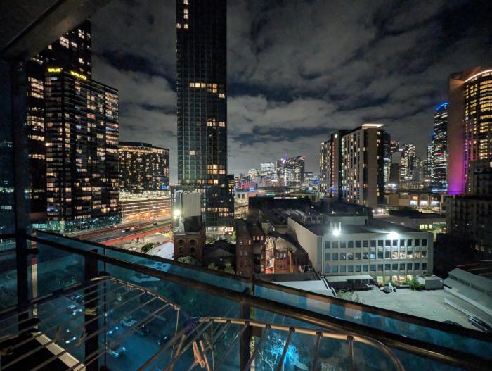 Ensuite Room with Super Comfy Queen Bed in 2BR 2Bath Apartment, Flexible checkin, Free Coffee