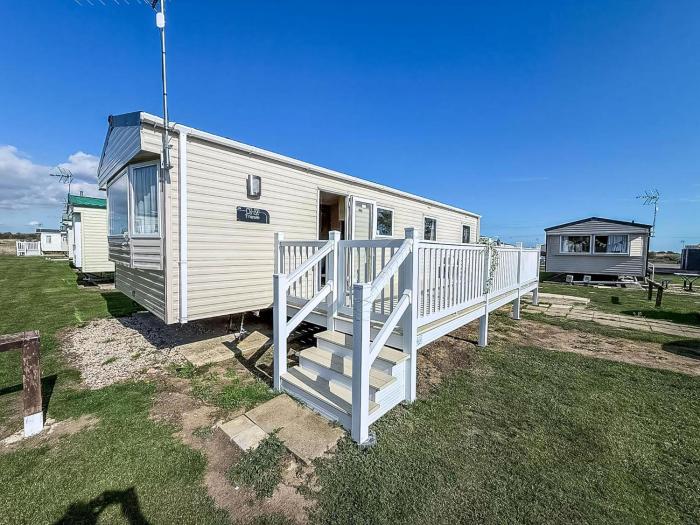 Superb Caravan At St Osyth Beach Holiday Park In Essex Ref 28039Fv