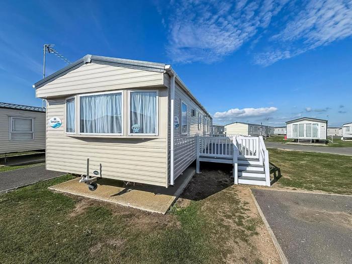 Caravan With Wifi And Decking At St Osyth Beach Holiday Park Ref 28017Kv