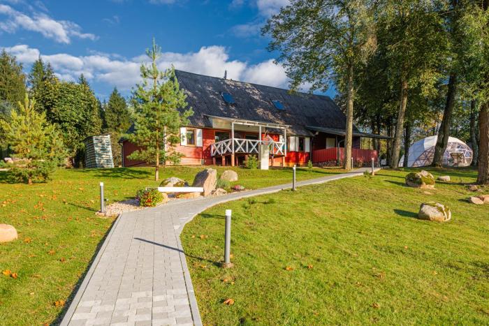 Namas su vaizdu į ežerą "Giliaus Nendrė"