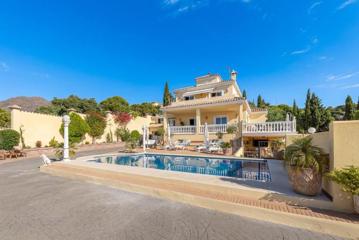 Coastal Getaway in Sunny Villa Roca Estepona