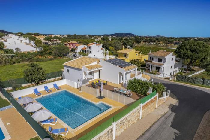 Villa Duas Sentinelas by Villa Plus