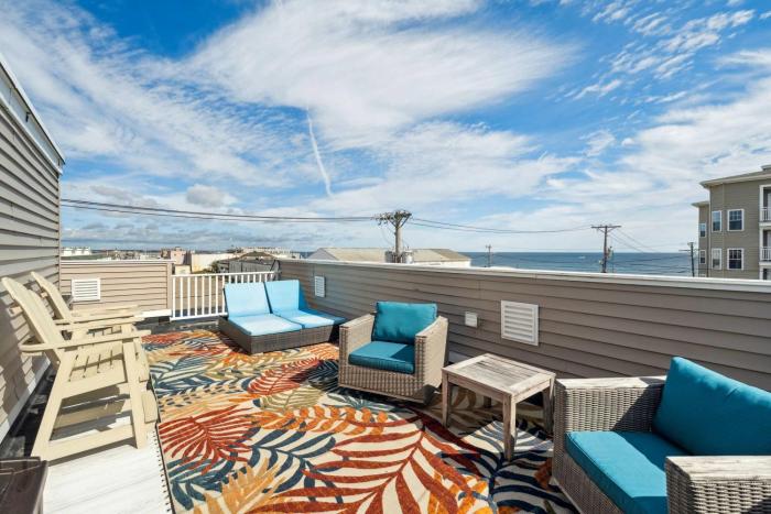 Ocean Hideaway Rooftop Deck Fireplace