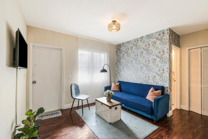 Cozy 1BR Apt Steps from Calle 8 & Mins to Brickell