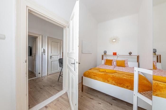 Grand Boulevard Apt Cozy Charm AC, Huge Smart TV
