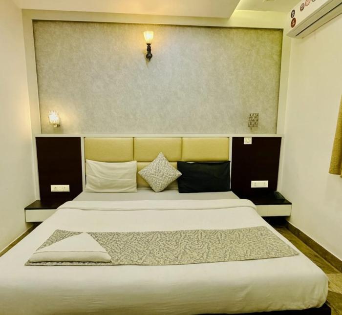 The Star Taj - Affordable Rooms near Taj Mahal