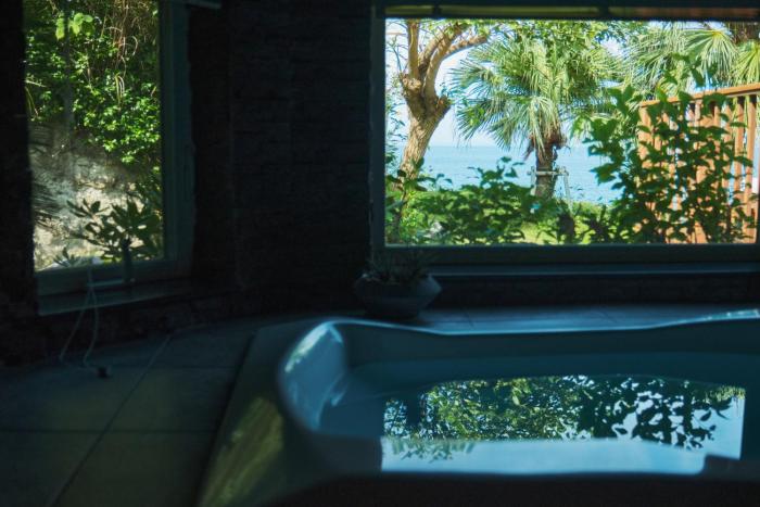 Monterey House by SANA