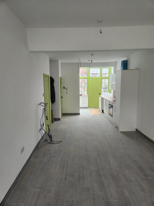 Main Wasall High Street flat above shop