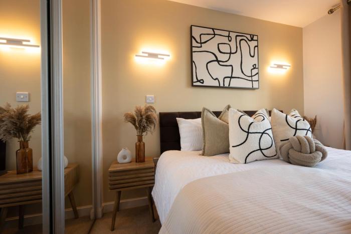 1BR - Stunning 5th-Flr Views - Sleeps 4 - Parking