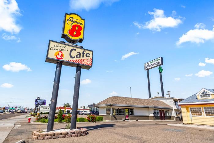 Super 8 by Wyndham Ontario