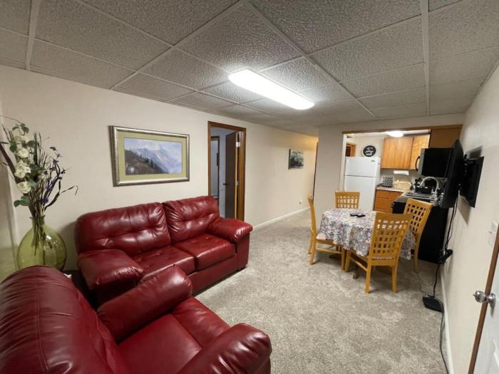 Moose 2 bedroom lower, close to downtown