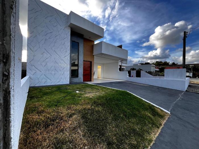 Casa de condomínio em Paripueira com piscina e perto da praia