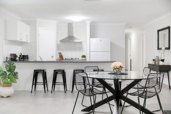 5-bedroom home near Crown Casino, Swan River and Victoria Park