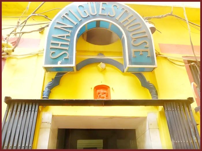 HOTEL SHANT! GUEST HOUSE VARANASI - 1 Minutes Walking Distance From BABA VISHWANATH TEMPLE And ROOFTOP GANGA VIEW - #Wifi #Fully Air Conditioned & Spacious Rooms -Restaurant Foreigneꭈׁׅ Allowed - Best Budget Guest House In Varanasi