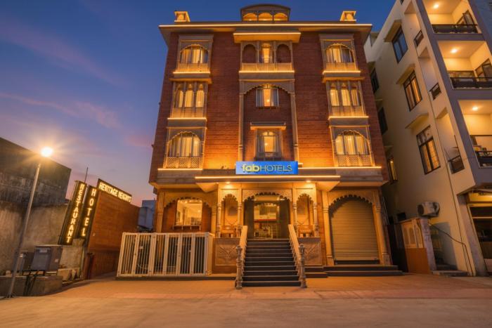 FabHotel Tipsyy Inn Suites