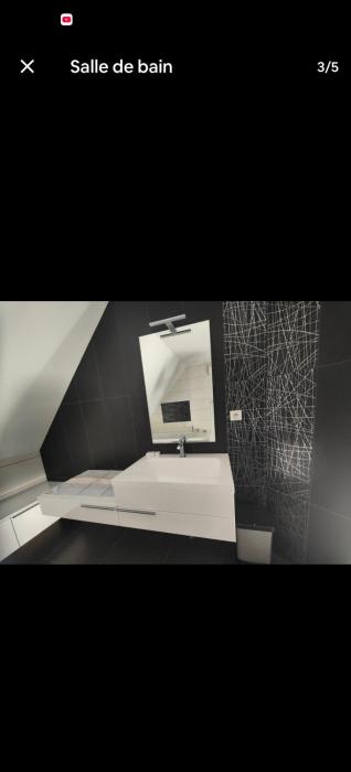 Belle chambre et salle de bain privée