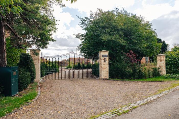 Stunning 4-Bedroom Home in Worcestershire