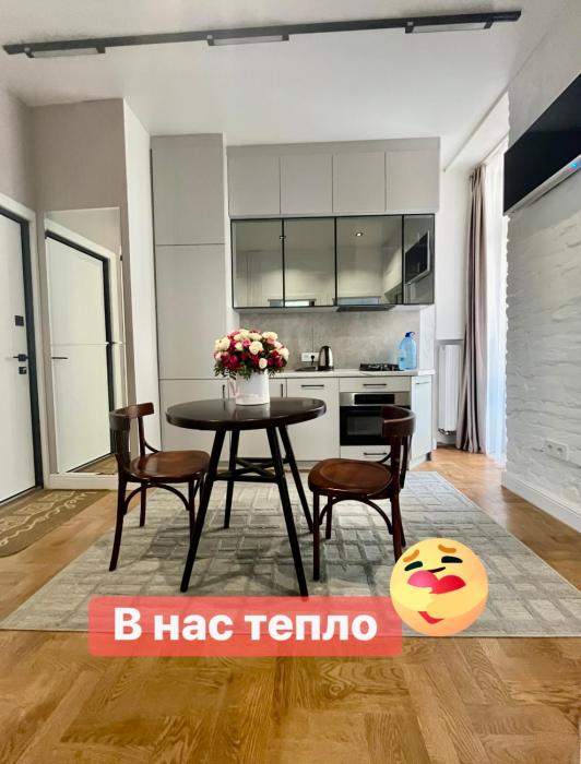 LvApart Б Хмельницького 2 кім Безкоштовна парковка Центр з балконом не далеко від ж д вокзалу Звітні документи