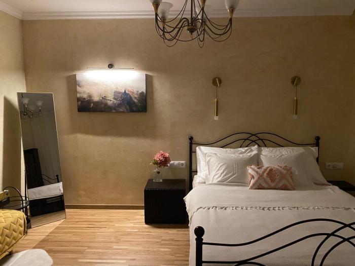Romantic Old Town Hideaway