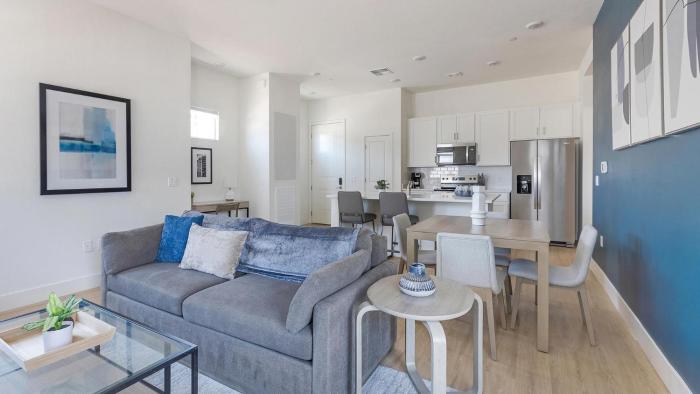 Landing Incredible 1BD Pool