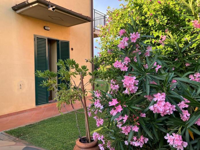 Tuscan Charm Spacious Florence Home