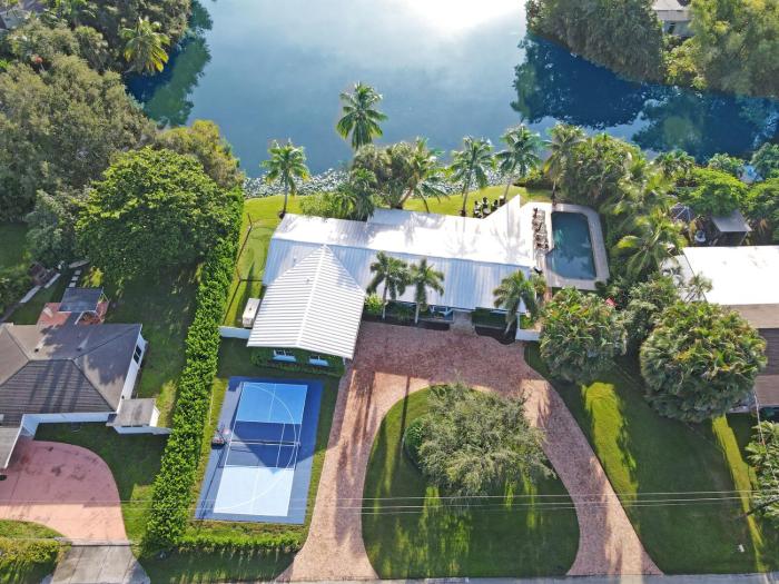 Pickleball, Heated Pool, Cold Plunge, Sauna,Bar!