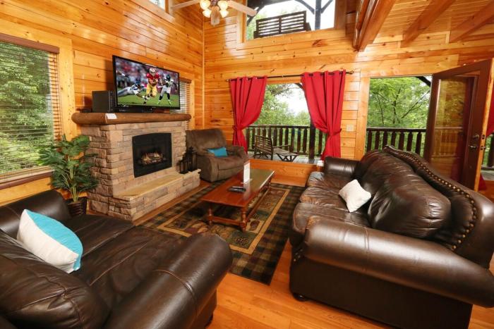 Spacious Cabin -View, Pool Table, Arcade & Hot Tub