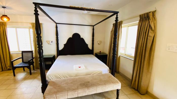 Natures Nest In Marine Gardens