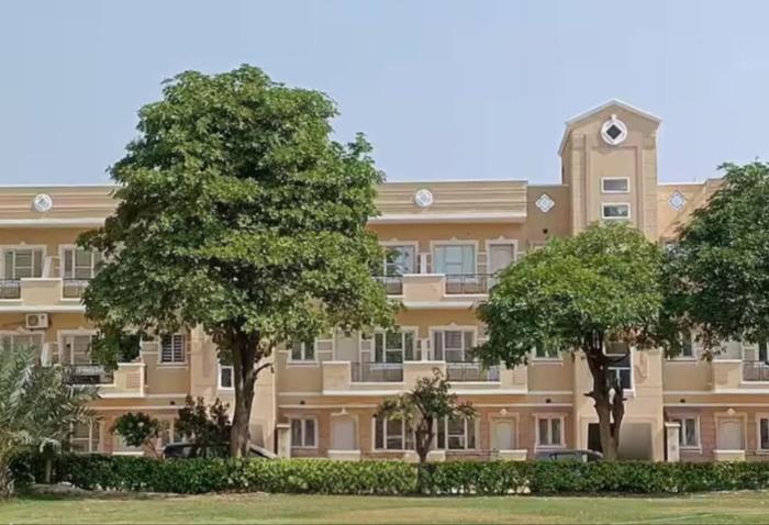 Home Stay with Giriraj View I On Parikrama Marg I 5 mins to ISKCON & Daan Ghati