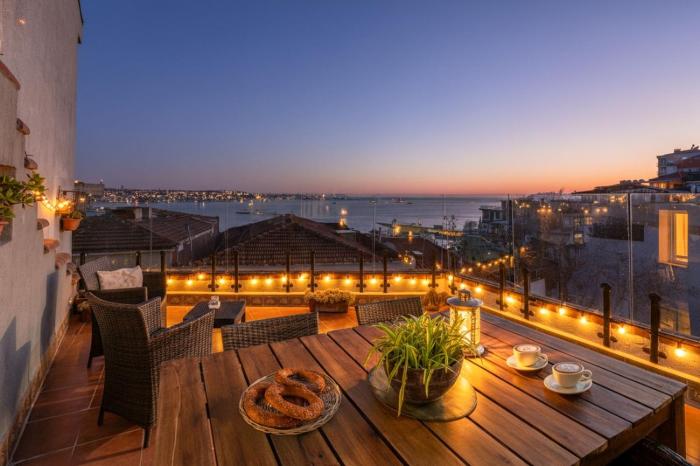 Bosphorus view-Airport shutle-High Speed WIFI-Private parking