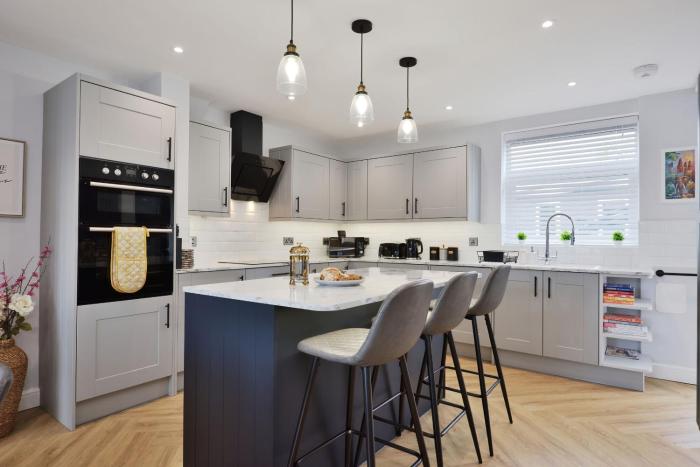 Gated Driveway Parking NEW Walk to City Centre