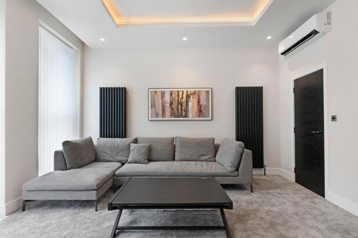 Upscale Upper Berkeley Street Townhouse