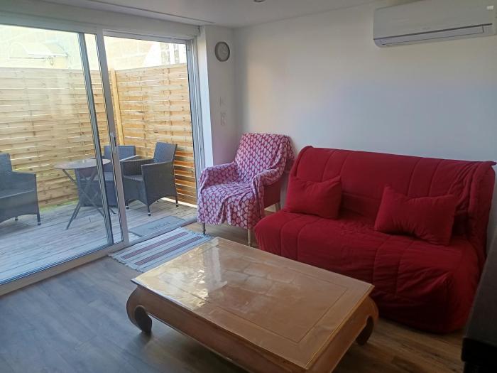 Dépendance meublée avec terrasse