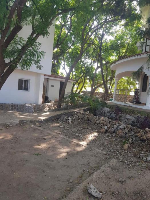 Round house beach apartment