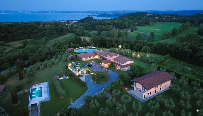 Gardahill Agriturismo Elegantes Landhaus mit Pool und Panoramablick auf den Gardasee
