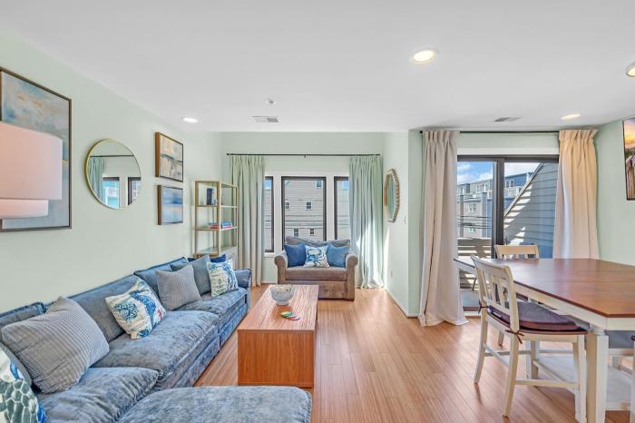 Seaside Beach & Boardwalk - 2 blocks