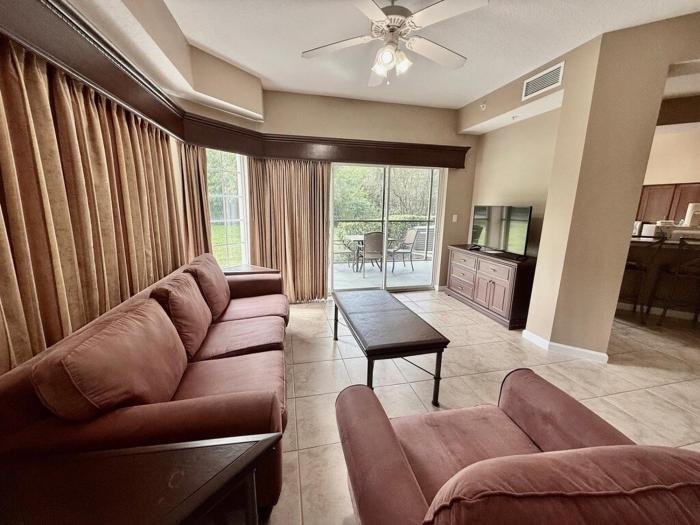 Entire Condo - 3Bed 2Bath- 5 mins to Disney Park