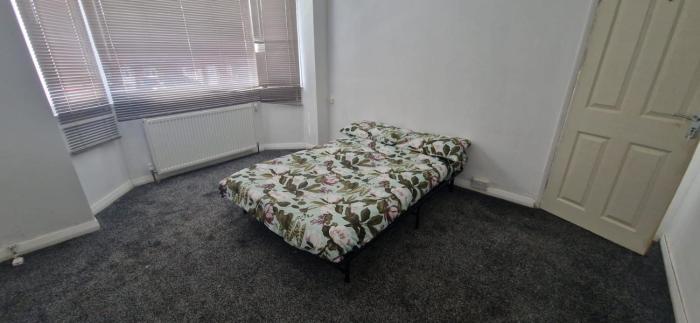 Family Friendly retreat in M33 Sale free parking