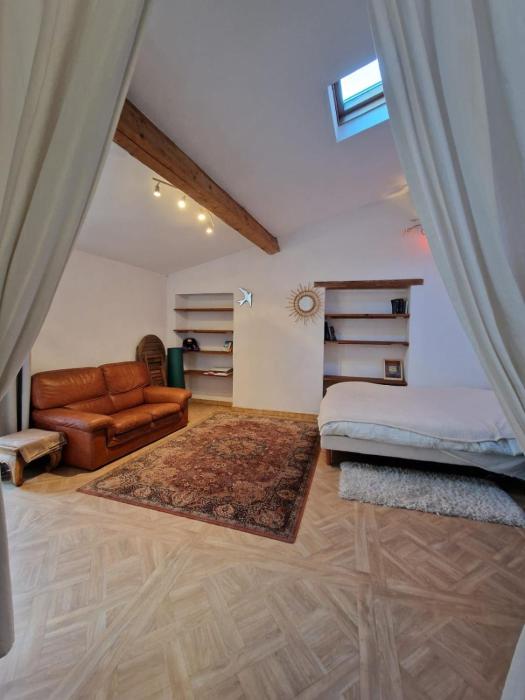 Maison de ville sur 3 niveau, location courte durée,étudiants, famille