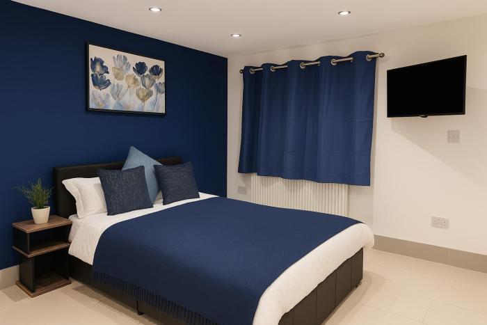 Modern Studio, 10 min Drive to London Heathrow Airport with Free Parking, 15 min Bus Ride