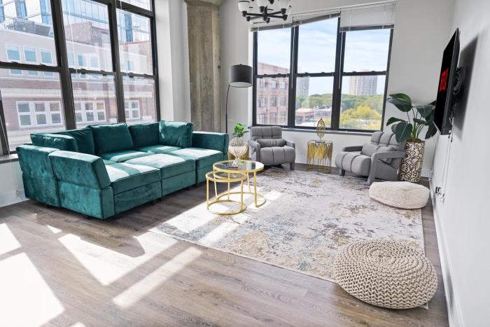 McCormick Place Spacious 3BR Family Heaven Suite with Optional Parking Sleeps 10 Guests Near Soldier Field and Field Museum