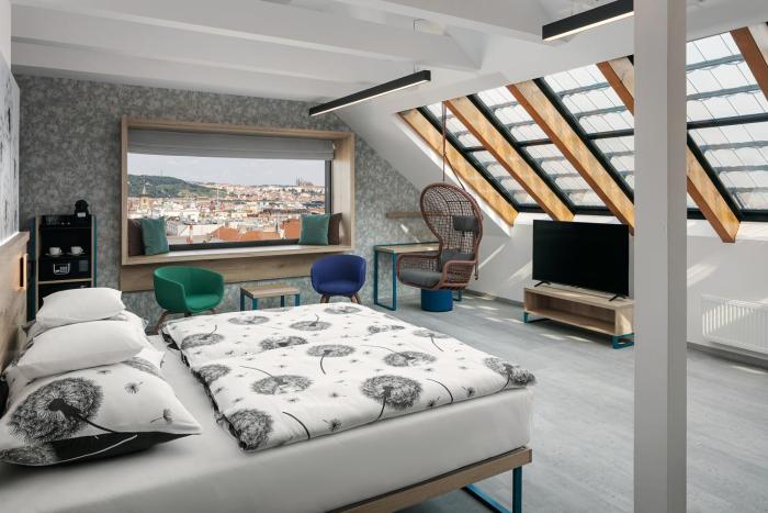 EA Hotel Moment Self Check-In