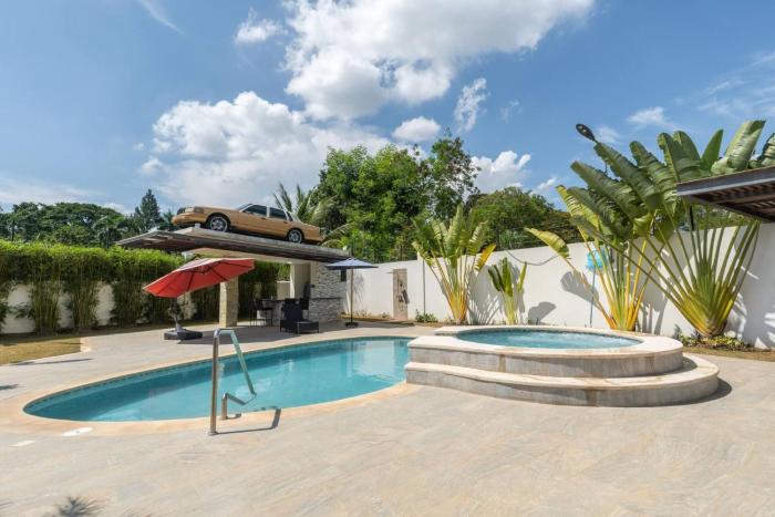 La Vega Villa with Private Pool and BBQ