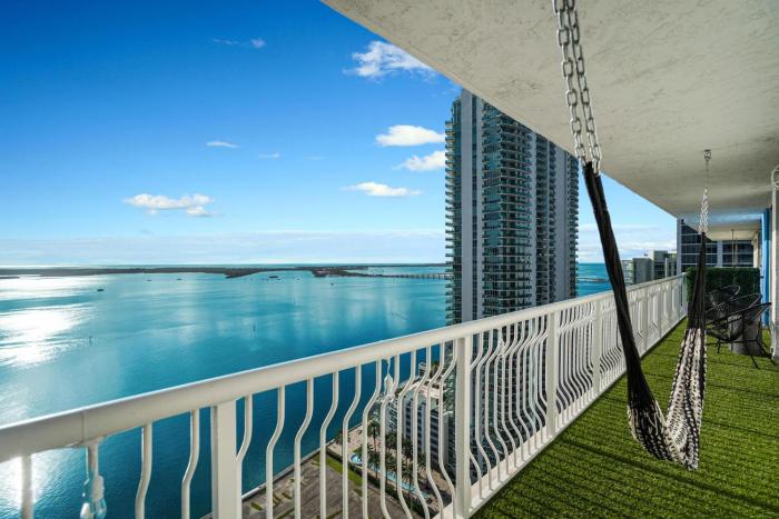1200 Brickell Bay Drive 3102