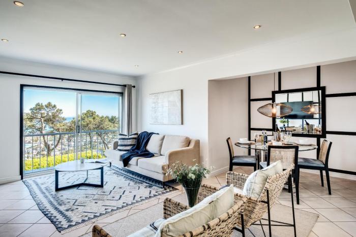Chic 2bed in Camps Bay w Sea Views Bayview Rise