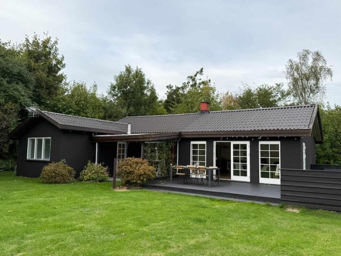 Vacation home 1 minute away from the Beach