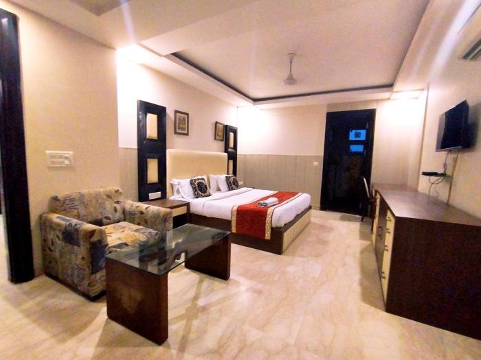 Aaron Harikanta Stayz