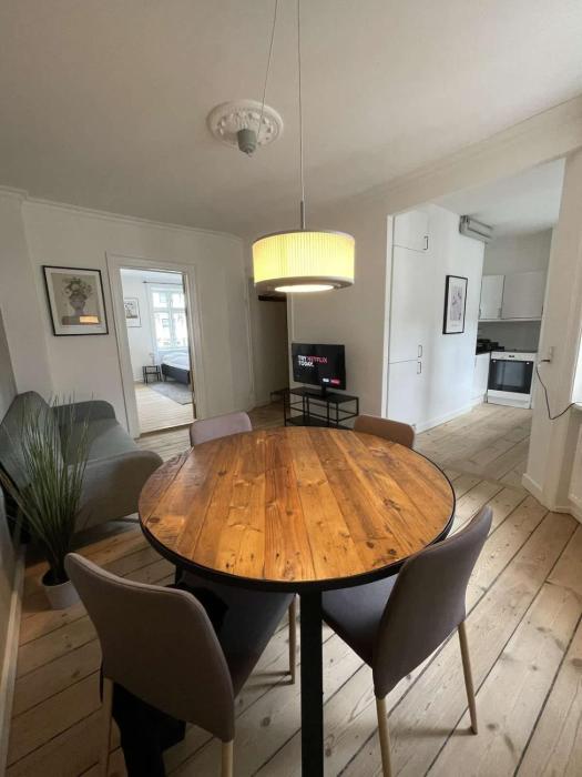 Amazing Lakeside 2BR Apartment