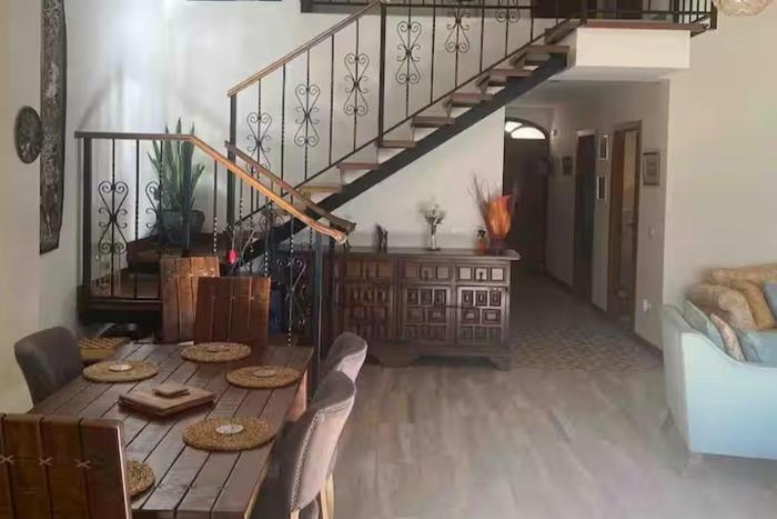 House -Sleeps 6-Garden-Fireplace