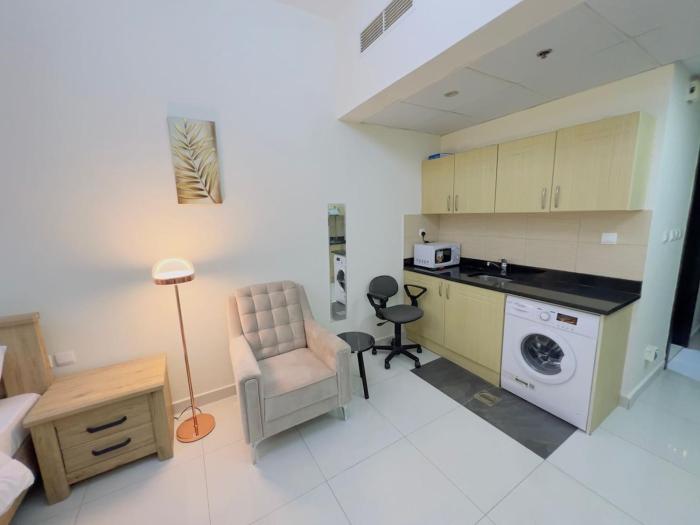 Mahenti - Elite 1 · Large balcony withu need